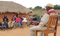 شكّل قرية صغيرة من عائلته فقط.. رجل تنزاني لديه 104 أبناء و144 حفيدا!